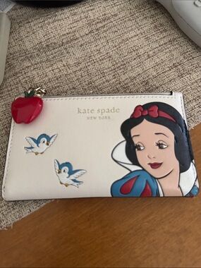 kate spade x Disney Snow White Wallet - Cream with Red & Blue Accents